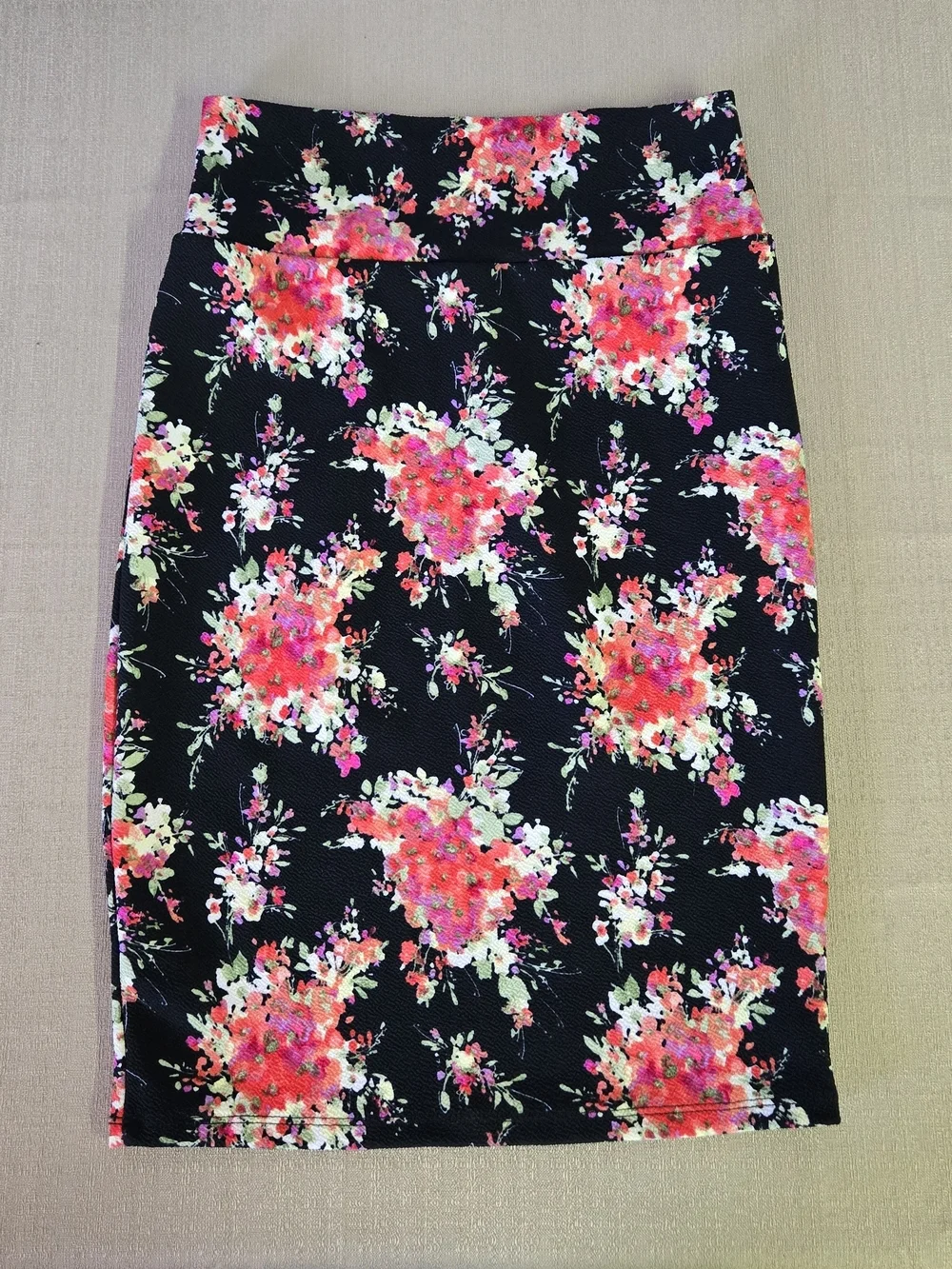 LULAROE | Cassie Pencil Skirt in Black Floral sz XS